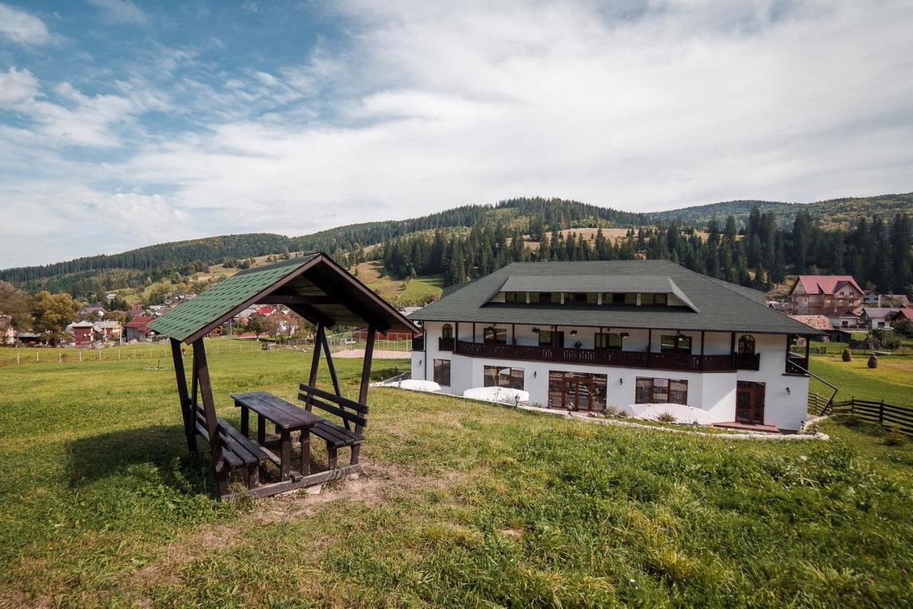 Conacul Domnitei Hotel Voroneț Eksteriør billede