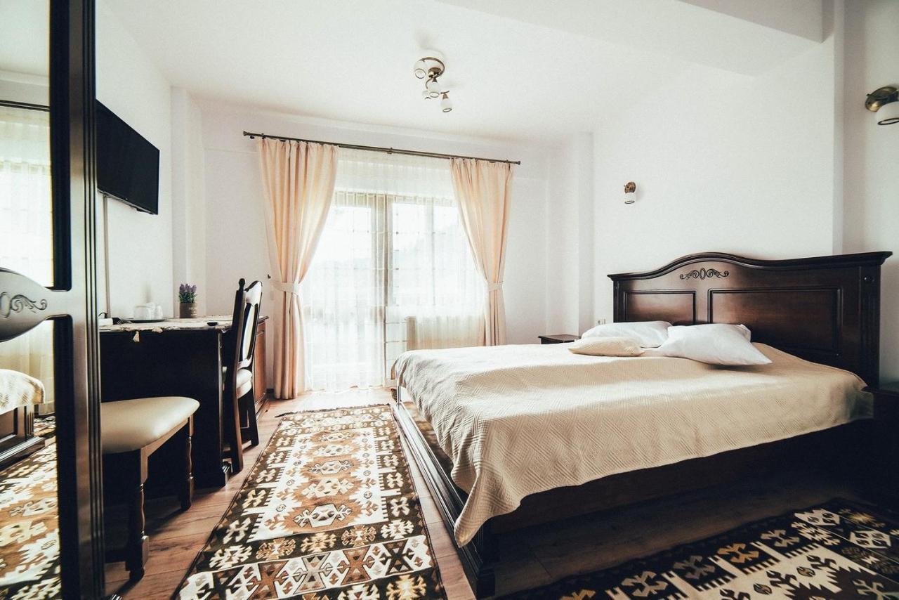 Conacul Domnitei Hotel Voroneț Eksteriør billede