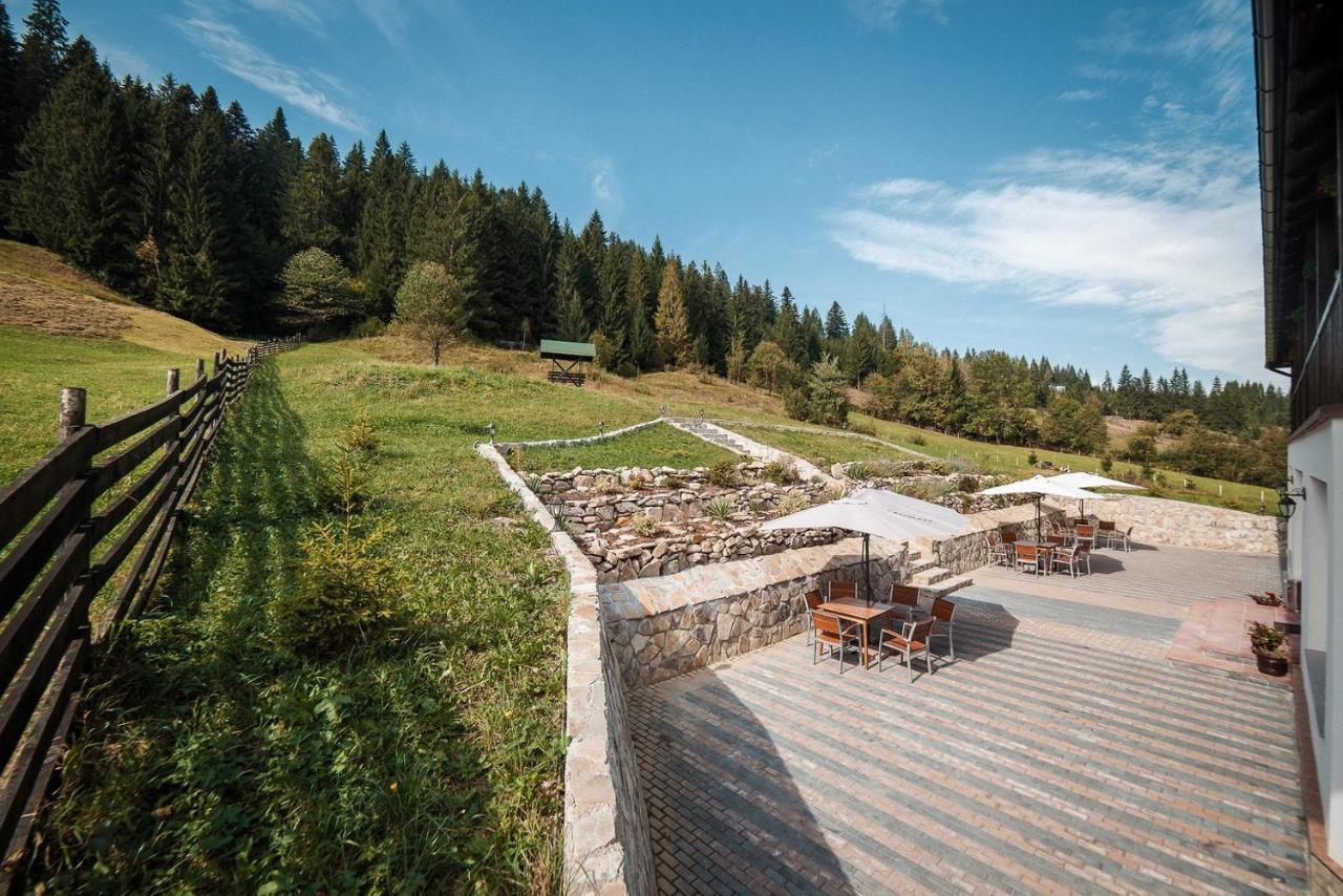 Conacul Domnitei Hotel Voroneț Eksteriør billede