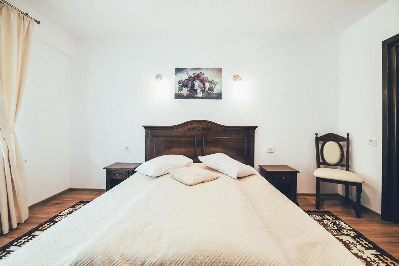 Conacul Domnitei Hotel Voroneț Eksteriør billede